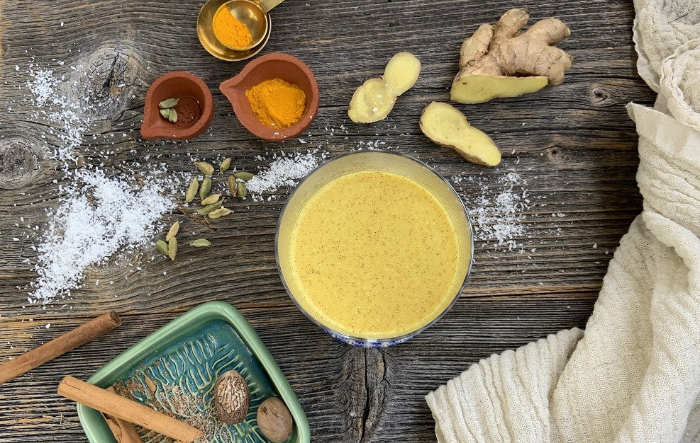 Bio Golden Milk mit Gewürzen