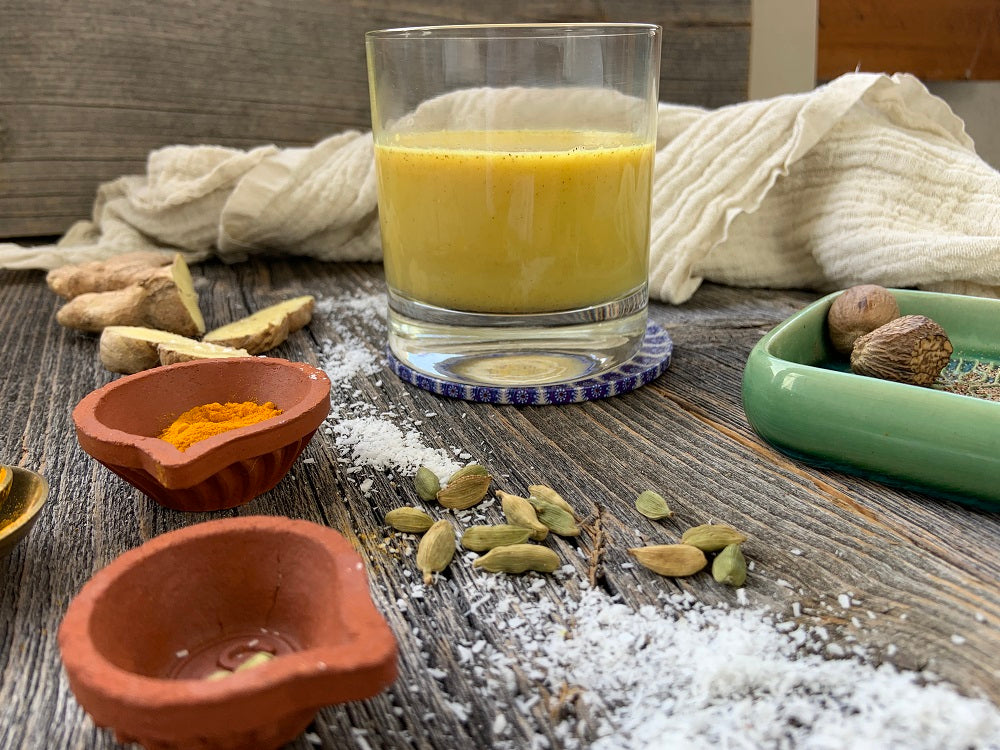 Bio Golden Milk mit Gewürzen